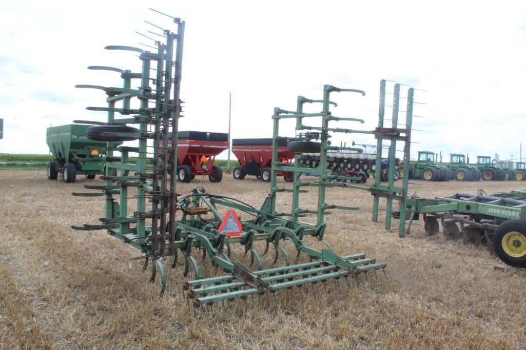 John Deere 1100 Field Cultivator