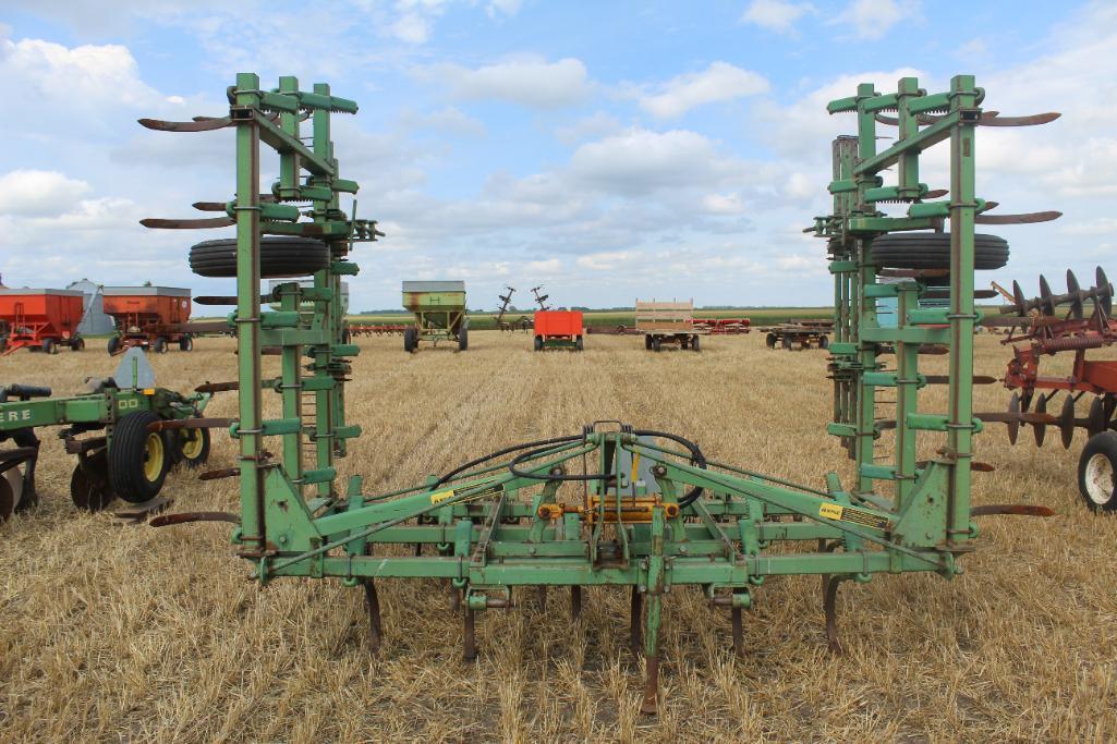 John Deere 1100 Field Cultivator
