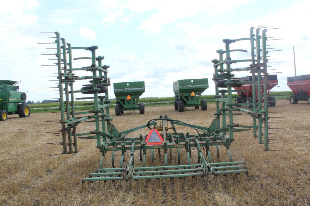 John Deere 1100 Field Cultivator