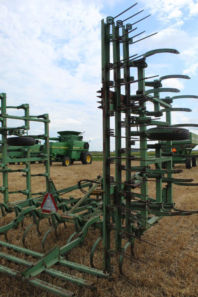 John Deere 1100 Field Cultivator