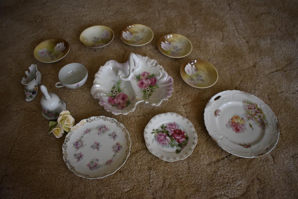 Quantity of floral glassware