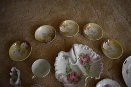 Quantity of floral glassware