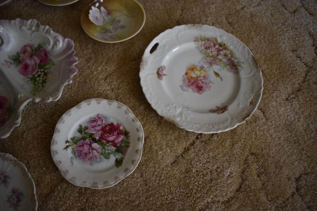 Quantity of floral glassware
