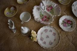 Quantity of floral glassware