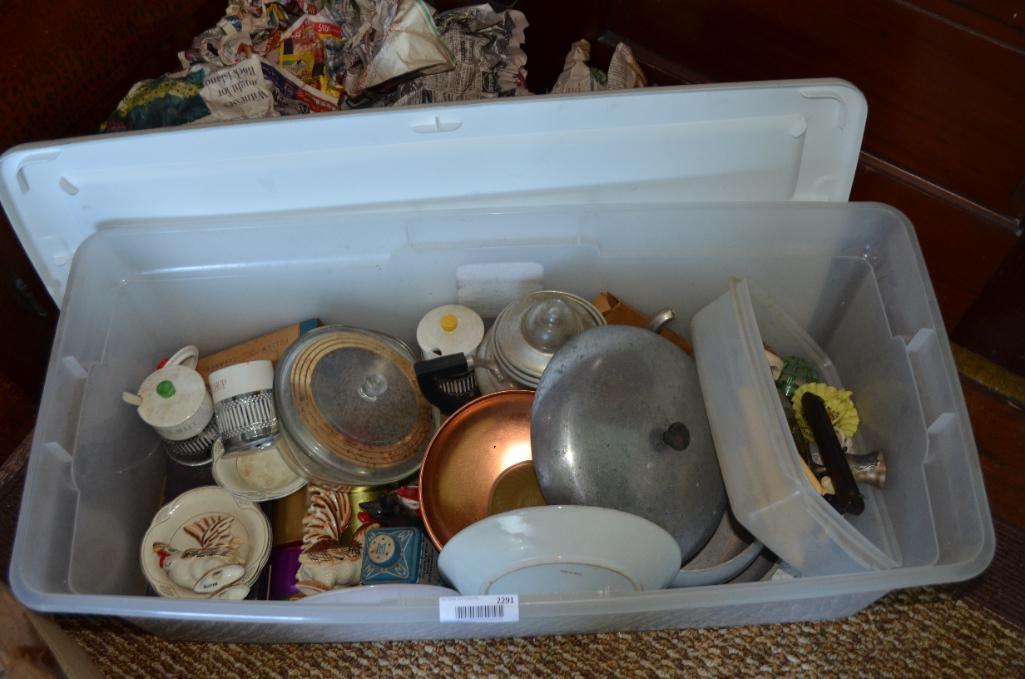 Tote of vintage kitchen items to include