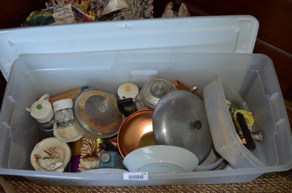 Tote of vintage kitchen items to include