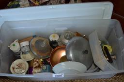 Tote of vintage kitchen items to include