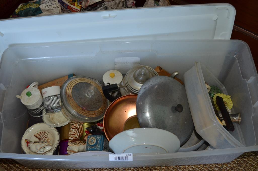 Tote of vintage kitchen items to include