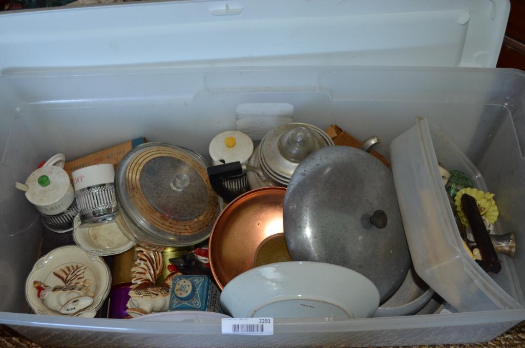Tote of vintage kitchen items to include