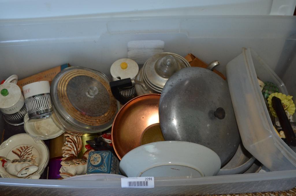 Tote of vintage kitchen items to include