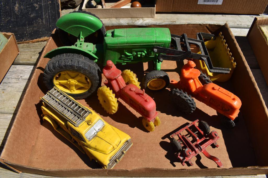 Quantity of vintage plastic toys