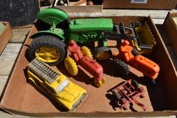 Quantity of vintage plastic toys