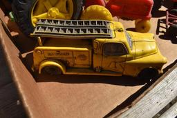 Quantity of vintage plastic toys