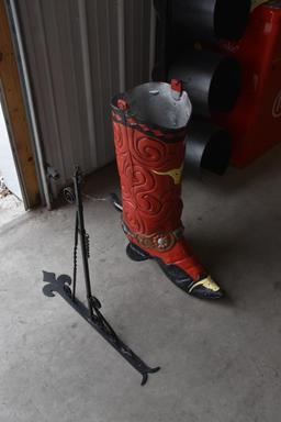 Cast aluminum Texas style hanging boot with bracket