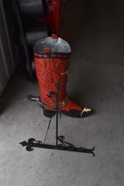 Cast aluminum Texas style hanging boot with bracket