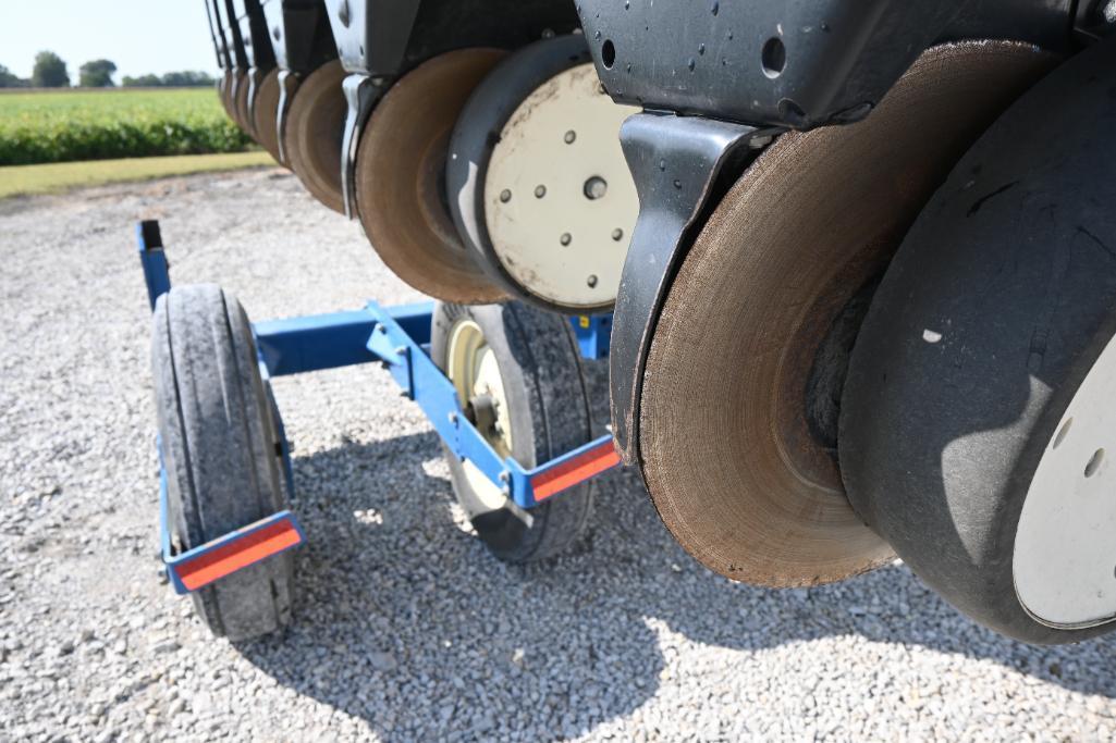 2006 Kinze 3500 8/15 row planter