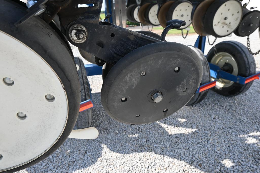 2006 Kinze 3500 8/15 row planter