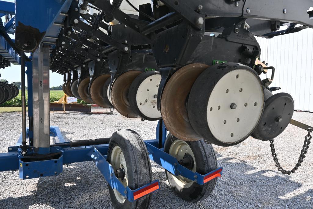 2006 Kinze 3500 8/15 row planter