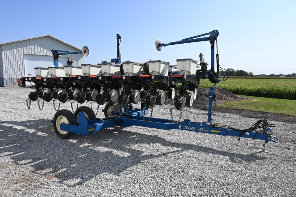 2006 Kinze 3500 8/15 row planter