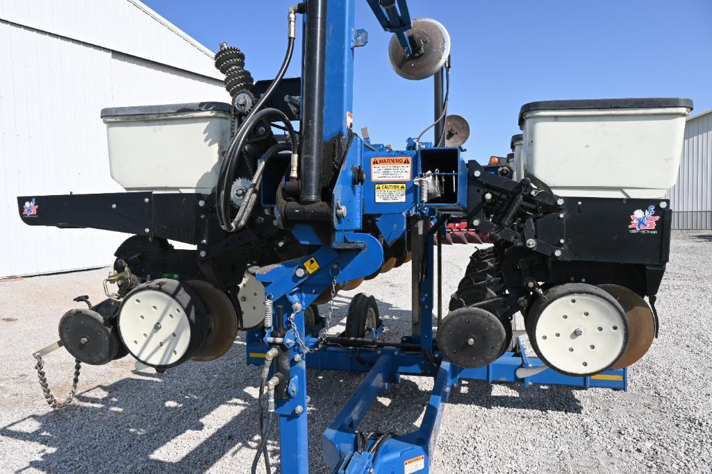2006 Kinze 3500 8/15 row planter