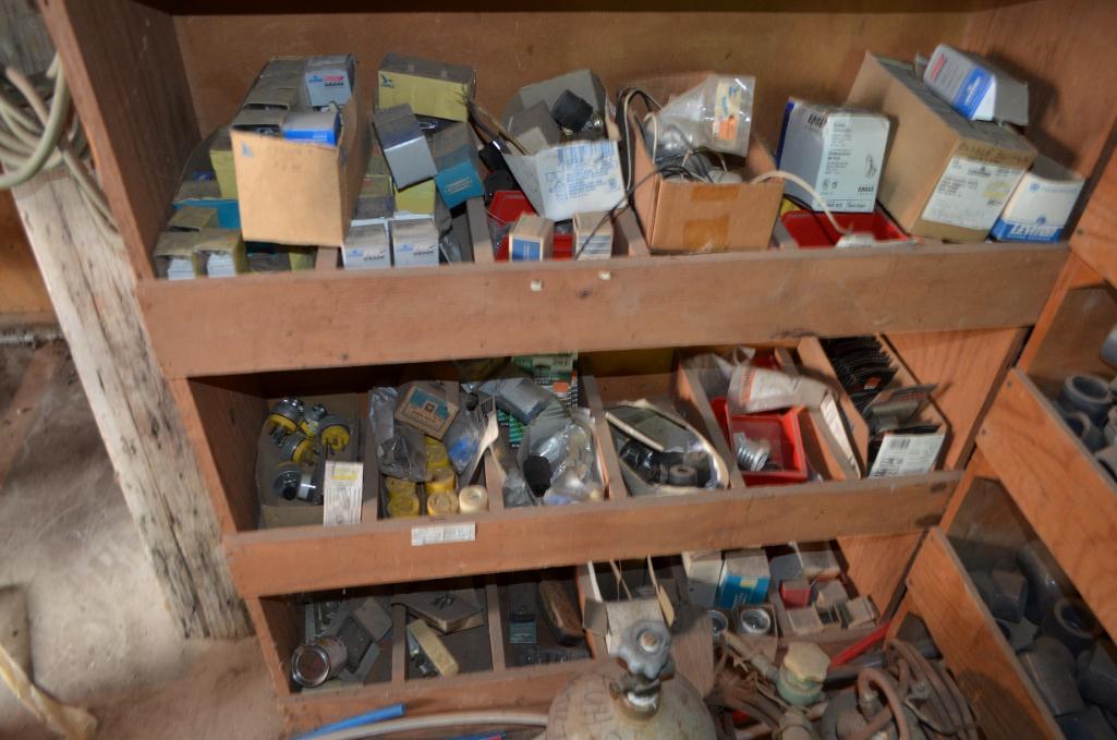 Small elec. Items in wooden cabinet, Sells complete