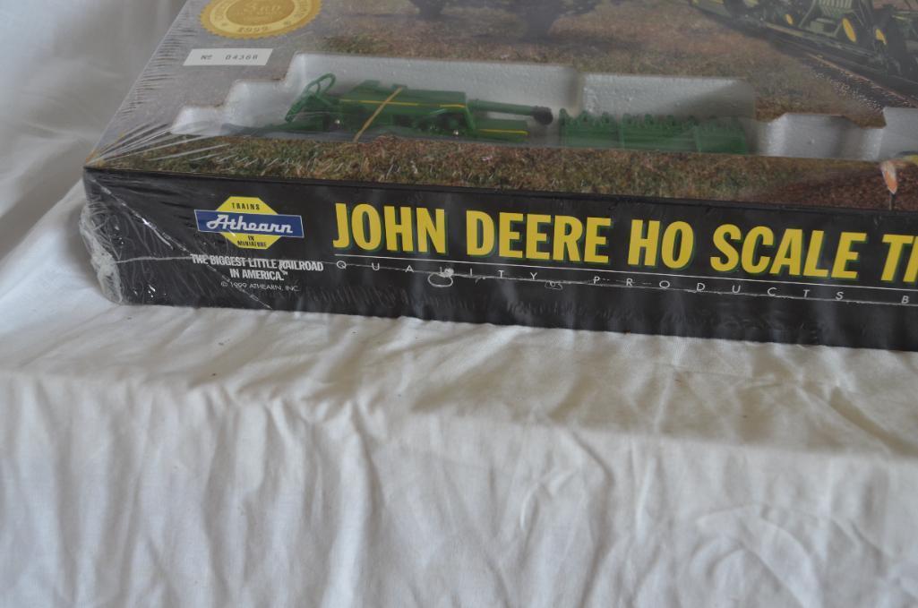 Athearn John Deere HO Scale Train set