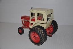 International 1466 1/16 scale toy tractor
