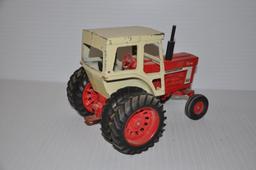 International 1466 1/16 scale toy tractor