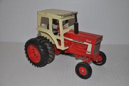 International 1466 1/16 scale toy tractor