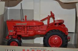 ERTL 1/16 scale International Farmall 140 Tractor