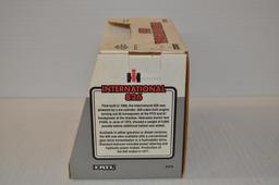 ERTL 1/16 scale Case International 826 Tractor