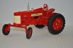 ERTL 1/16 scale McCormick Farmall 350 Tractor