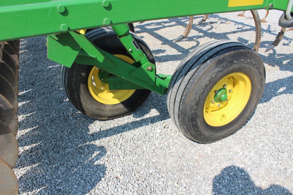2011 John Deere 714 11 shank disc chisel