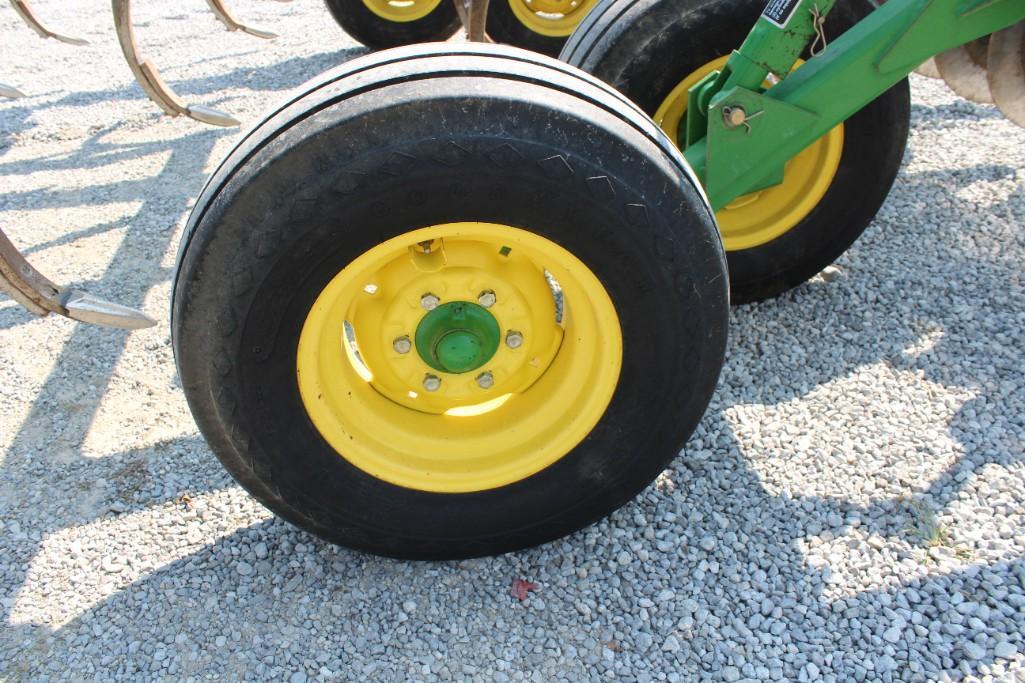 2011 John Deere 714 11 shank disc chisel