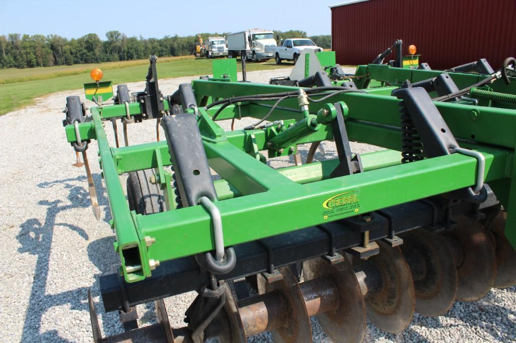 2011 John Deere 714 11 shank disc chisel