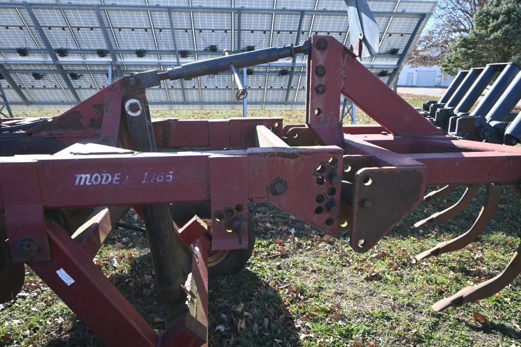 M&W 1465 7-shank disk ripper