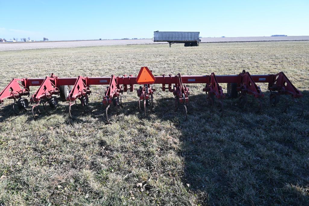 International 8 row 30" cultivator