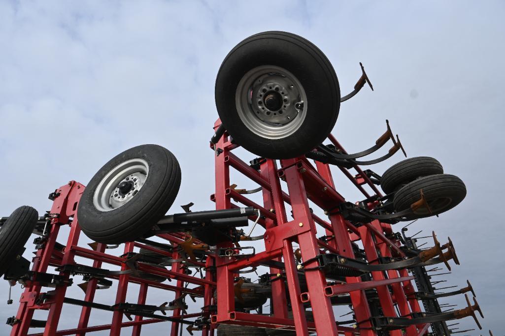 Case-IH 200 tiger-mate 42.6' field cultivator