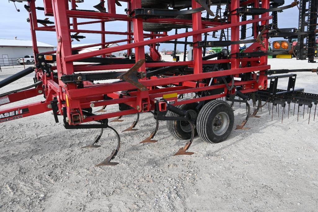 Case-IH 200 tiger-mate 42.6' field cultivator