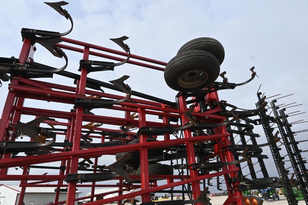 Case-IH 200 tiger-mate 42.6' field cultivator