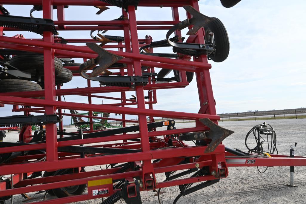 Case-IH 200 tiger-mate 42.6' field cultivator