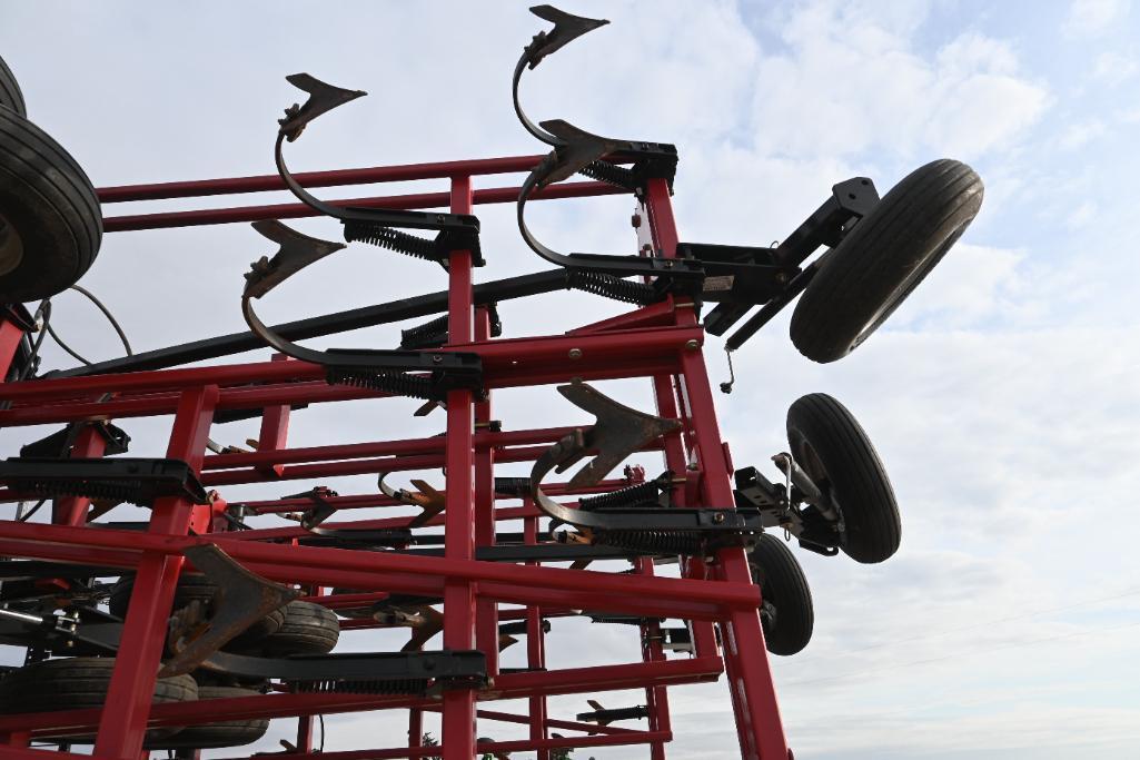 Case-IH 200 tiger-mate 42.6' field cultivator