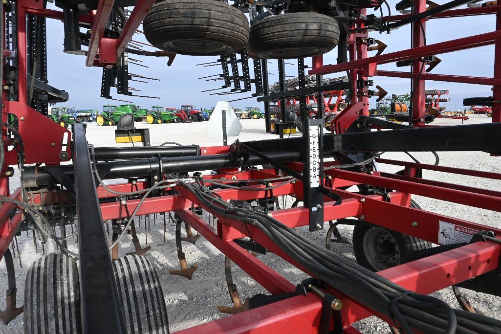 Case-IH 200 tiger-mate 42.6' field cultivator