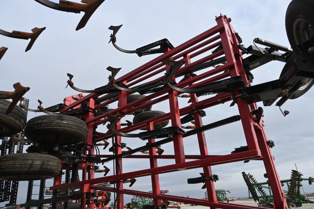 Case-IH 200 tiger-mate 42.6' field cultivator