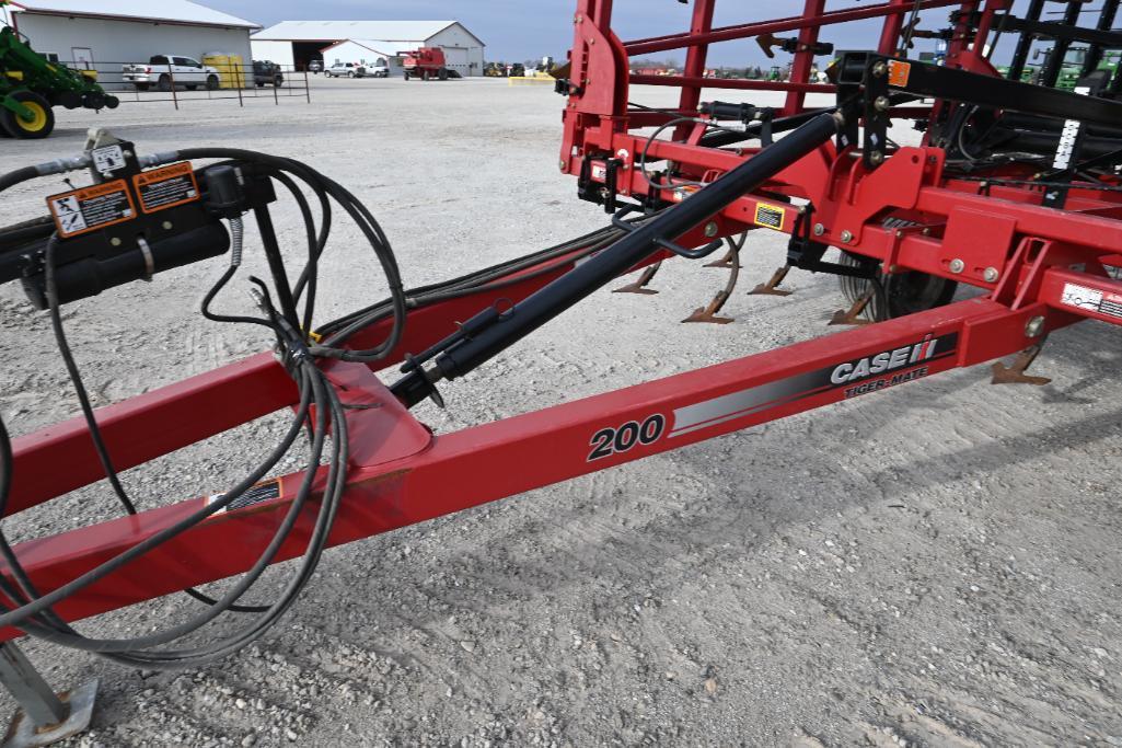 Case-IH 200 tiger-mate 42.6' field cultivator