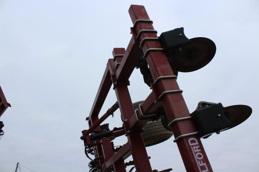 Salford 570 28' vertical tillage tool