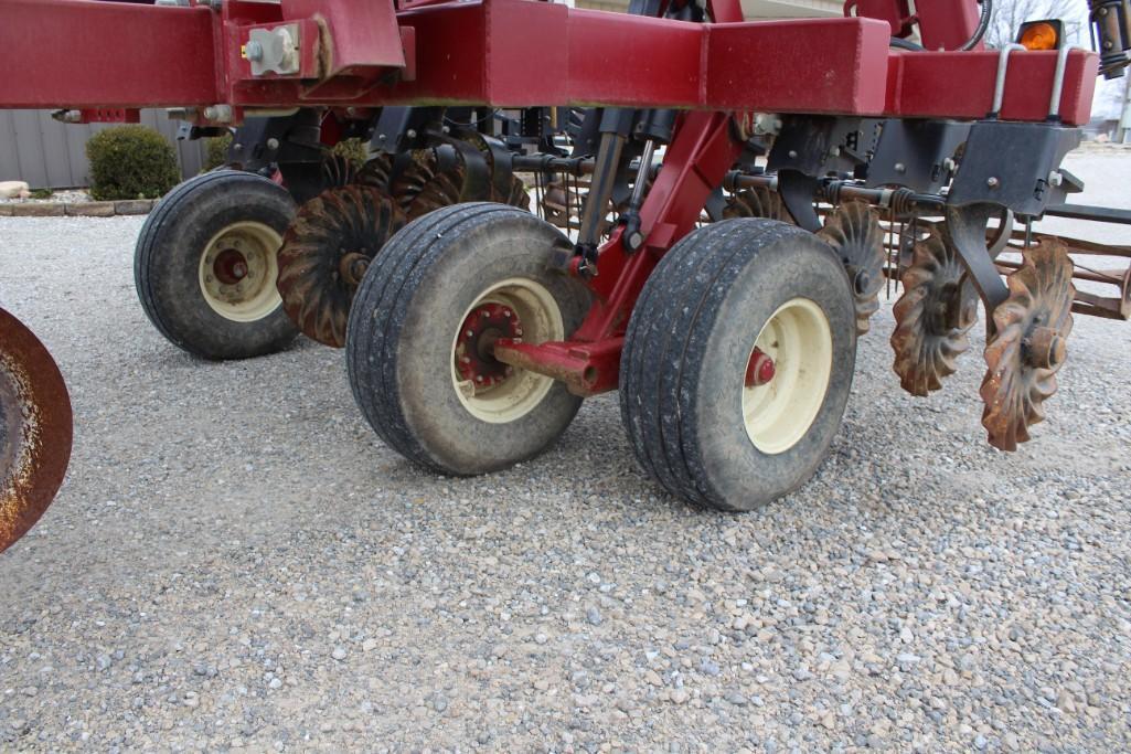Salford 570 28' vertical tillage tool