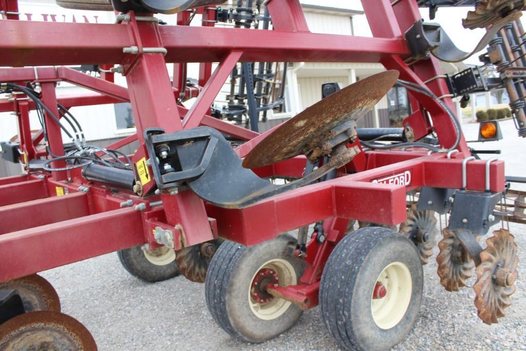 Salford 570 28' vertical tillage tool