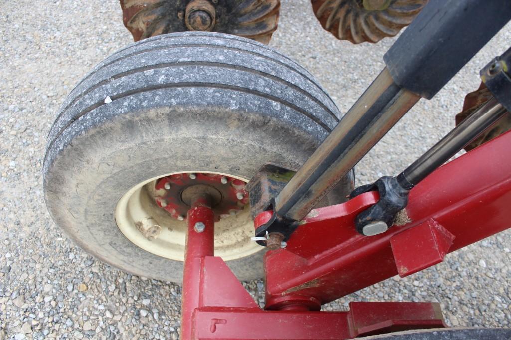 Salford 570 28' vertical tillage tool