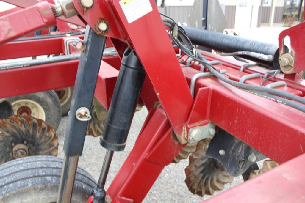 Salford 570 28' vertical tillage tool